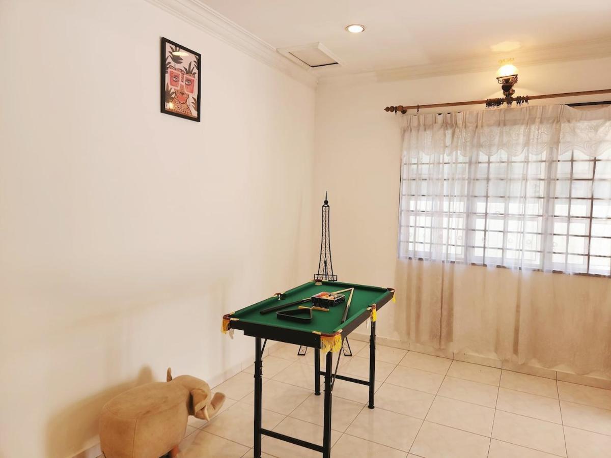 Rumah percutian 5 Min To Town Pasir Puteh 5br 22pax *