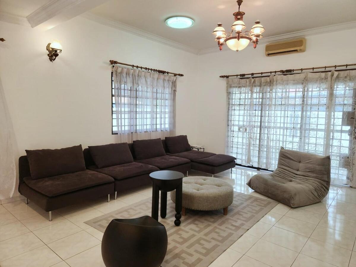 5 Min To Town Pasir Puteh 5br 22pax Rumah percutian