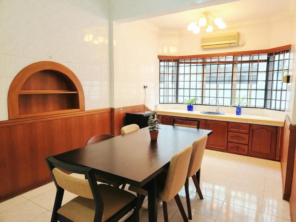 5 Min To Town Pasir Puteh 5br 22pax Rumah percutian *