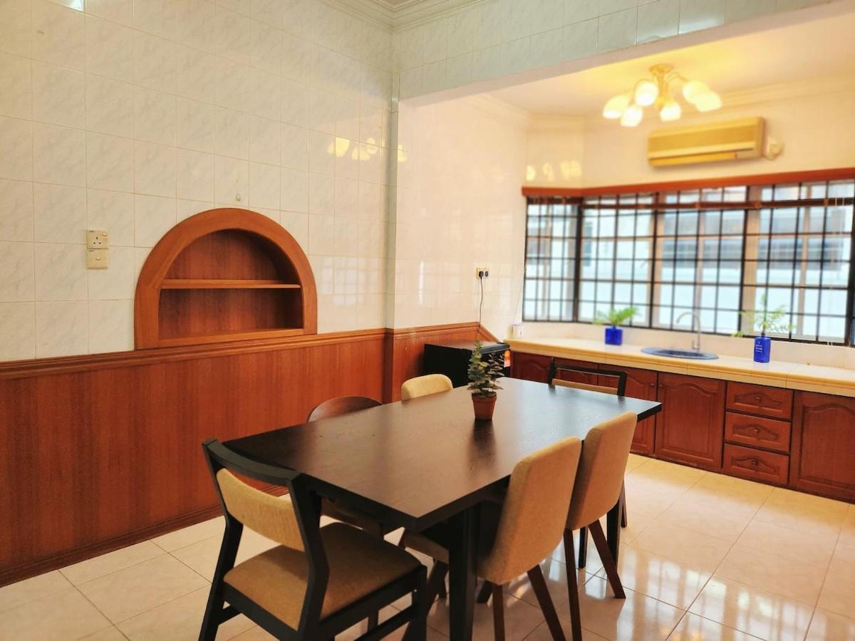5 Min To Town Pasir Puteh 5br 22pax Rumah percutian