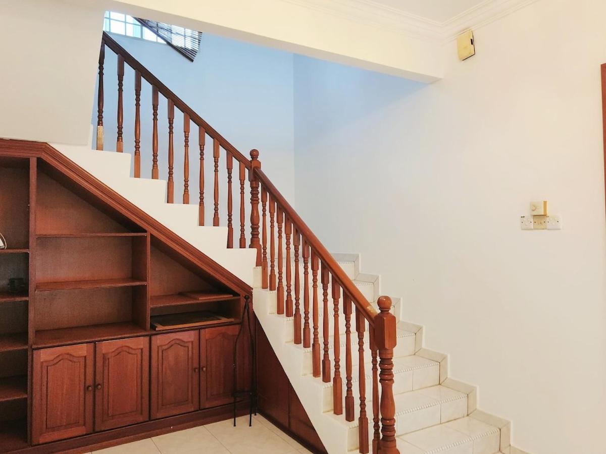 Rumah percutian 5 Min To Town Pasir Puteh 5br 22pax *