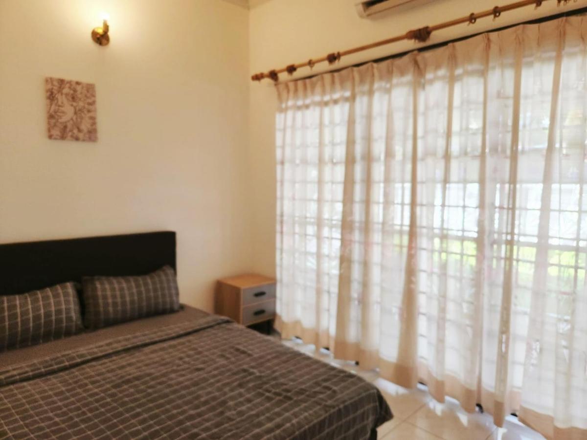 Rumah percutian 5 Min To Town Pasir Puteh 5br 22pax *