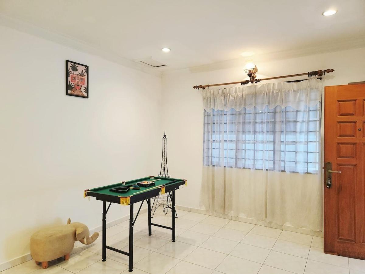Rumah percutian 5 Min To Town Pasir Puteh 5br 22pax *