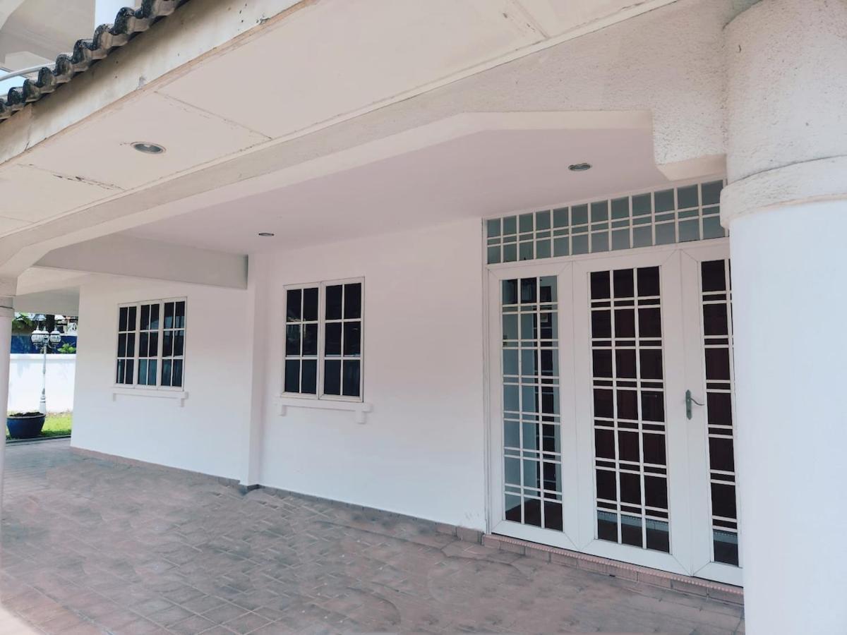 5 Min To Town Pasir Puteh 5br 22pax Rumah percutian