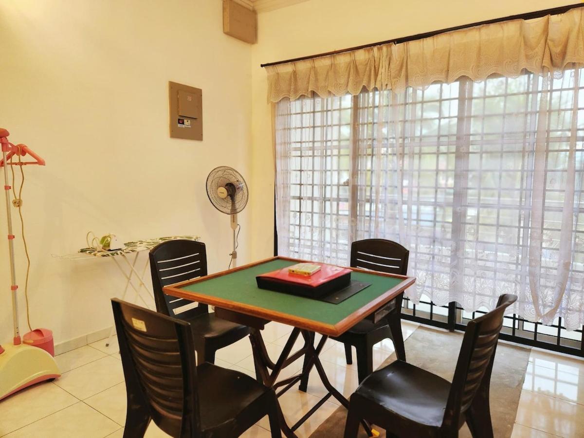 5 Min To Town Pasir Puteh 5br 22pax Rumah percutian Ipoh