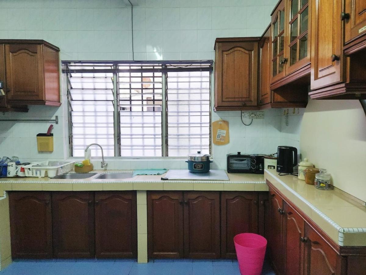 5 Min To Town Pasir Puteh 5br 22pax Rumah percutian *