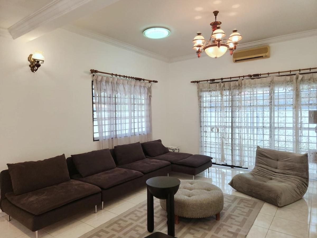 Rumah percutian 5 Min To Town Pasir Puteh 5br 22pax