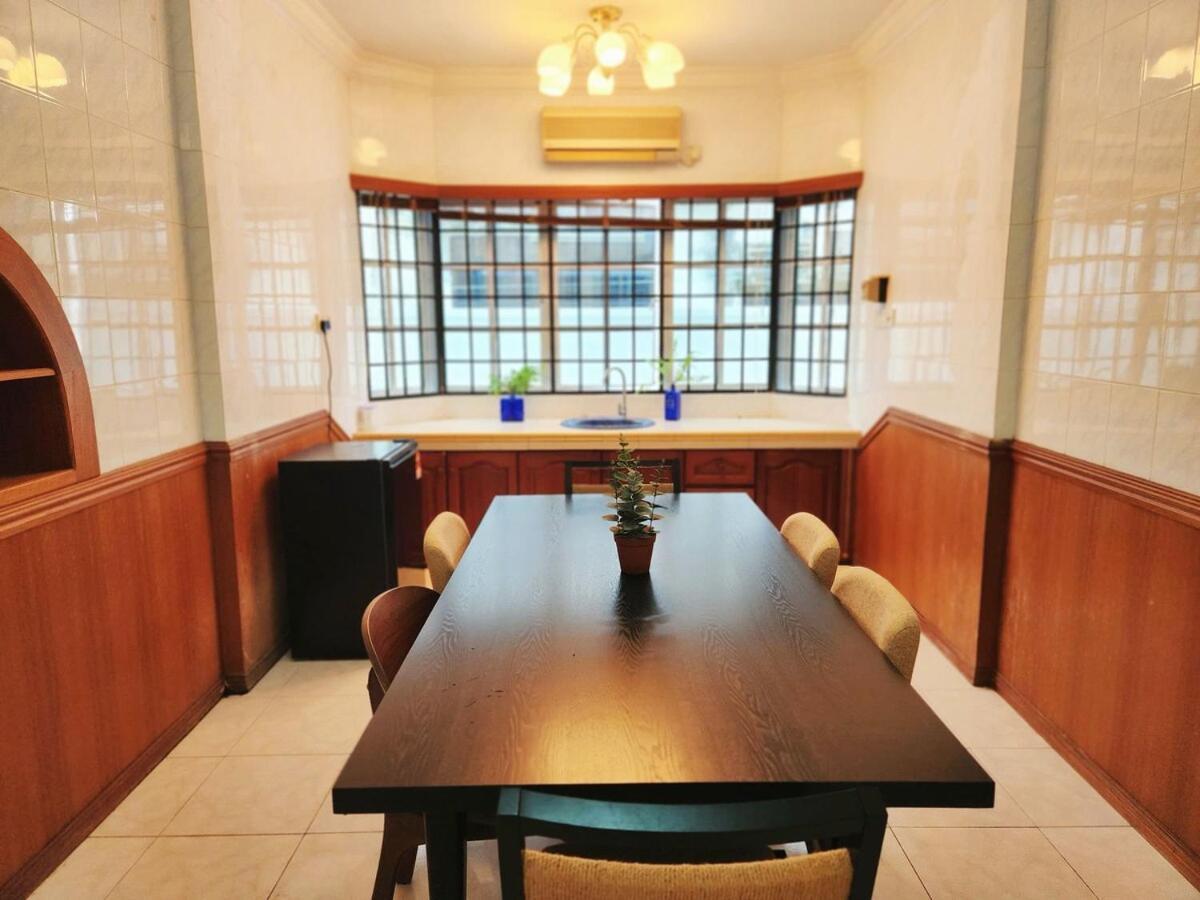 Rumah percutian 5 Min To Town Pasir Puteh 5br 22pax *