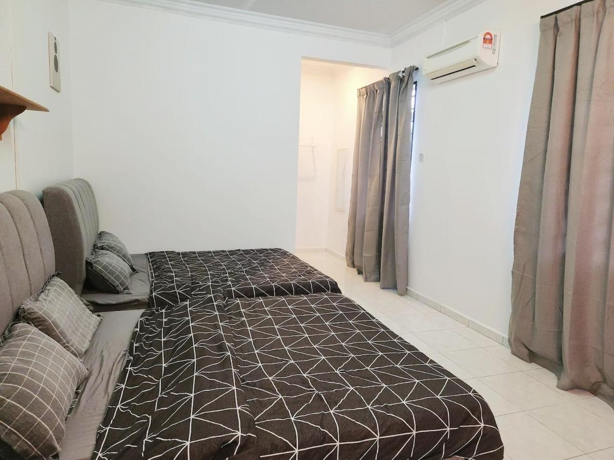 Rumah percutian 5 Min To Town Pasir Puteh 5br 22pax *