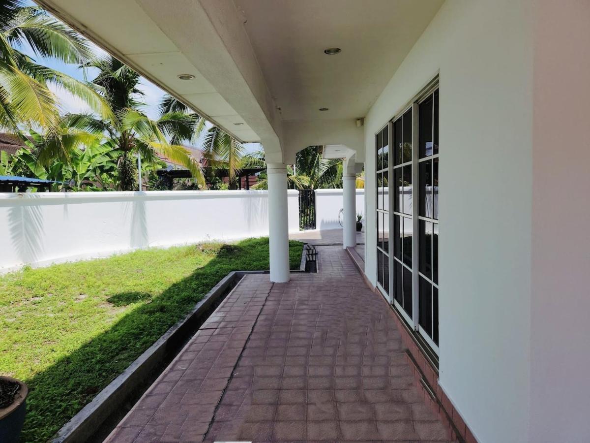Rumah percutian 5 Min To Town Pasir Puteh 5br 22pax