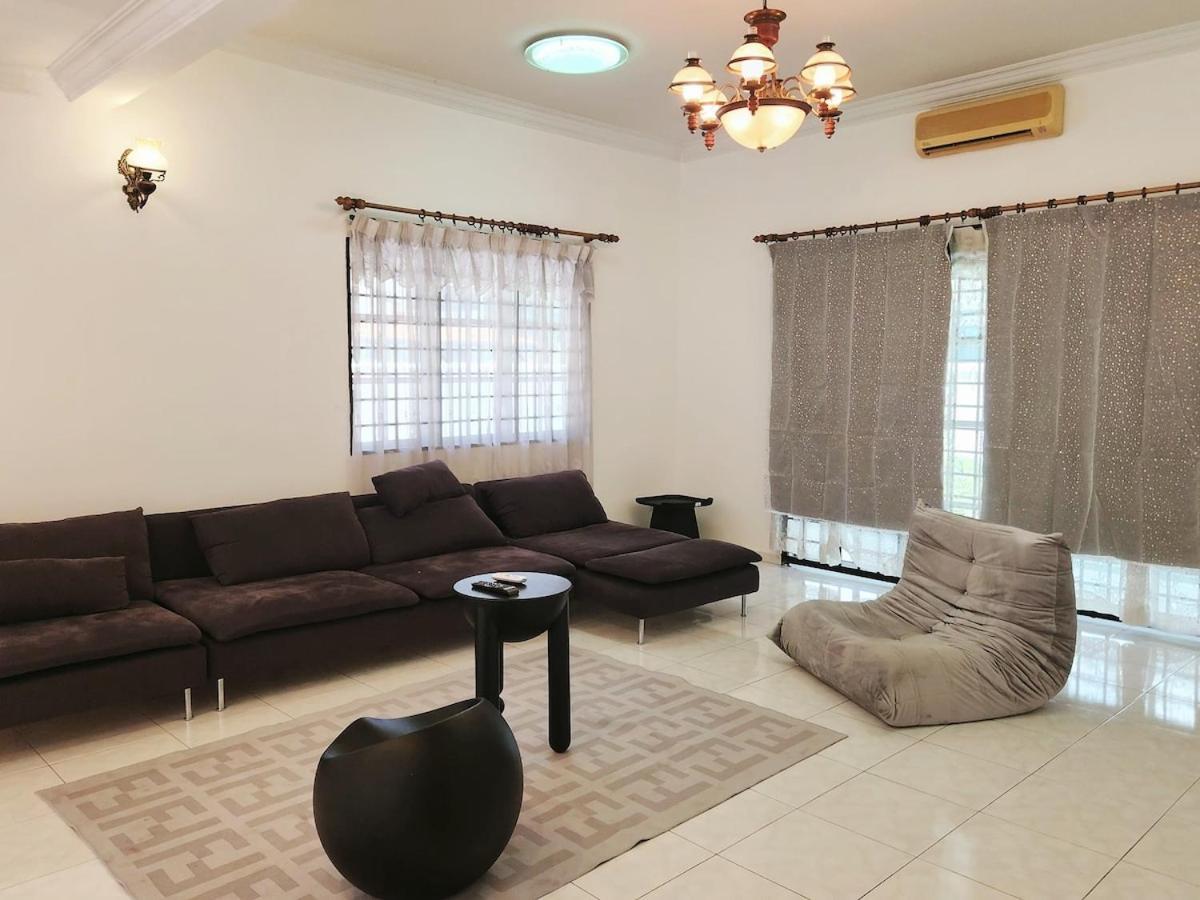 Rumah percutian 5 Min To Town Pasir Puteh 5br 22pax *